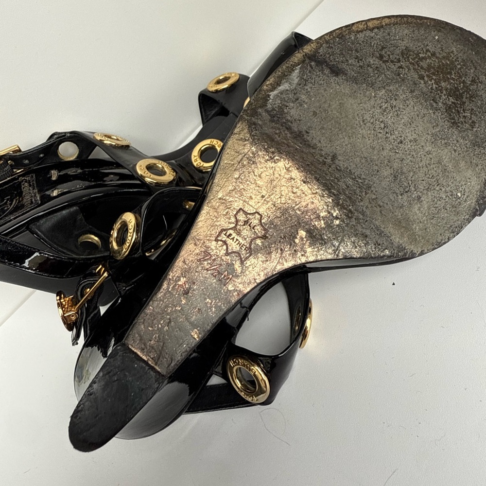 TORY BURCH Kathryn Black Patent Leather Gold Rivet Wedge Heel Sandals Size 7.5 - Picture 15 of 16